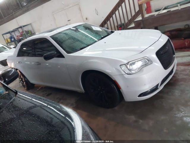 Chrysler 300c Image 9