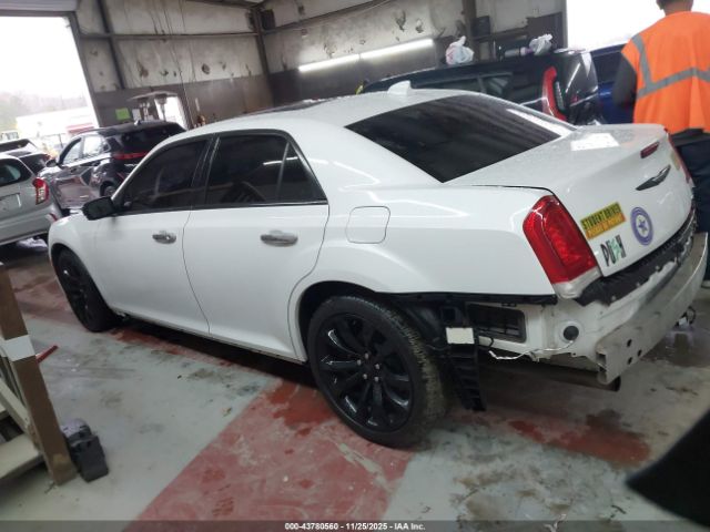 Chrysler 300c Image 5