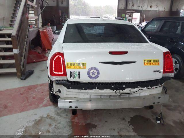 Chrysler 300c Image 7