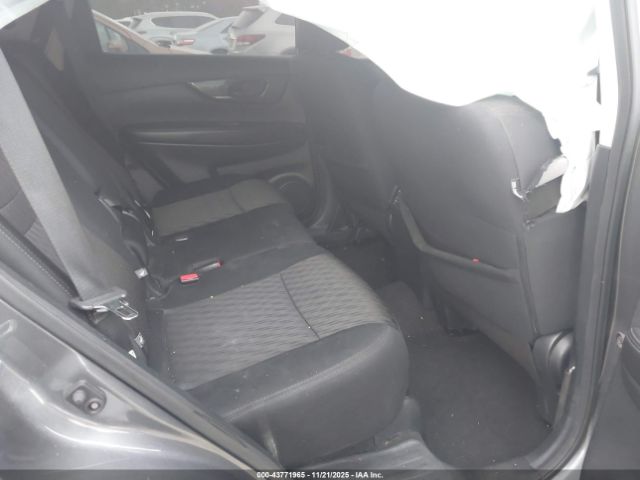 Nissan Rogue S Fwd Image 12