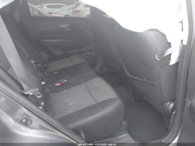 Nissan Rogue S Fwd Image 12