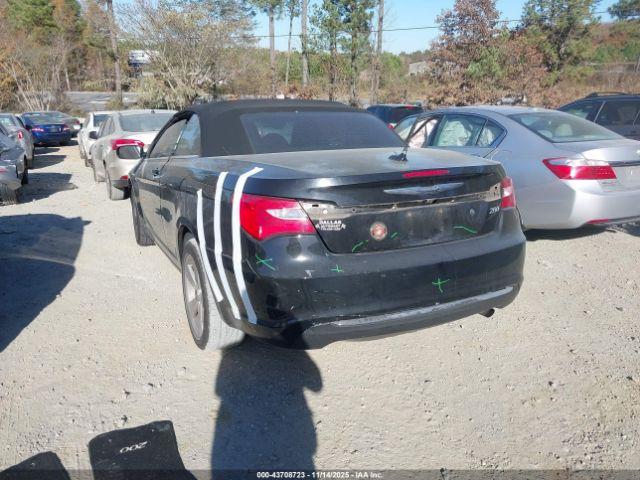 Chrysler 200 Touring Image 5