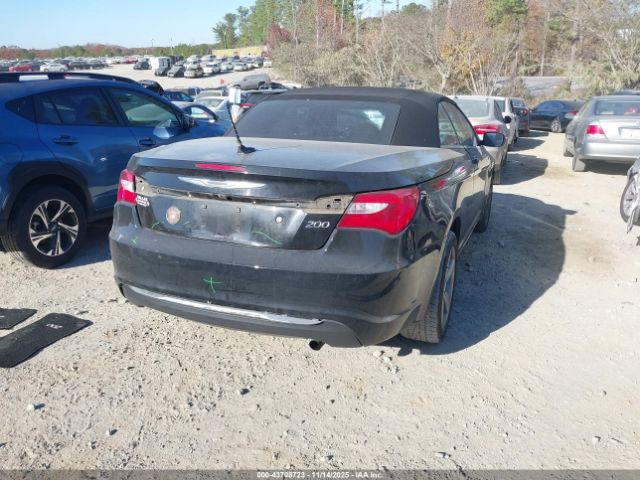 Chrysler 200 Touring Image 2