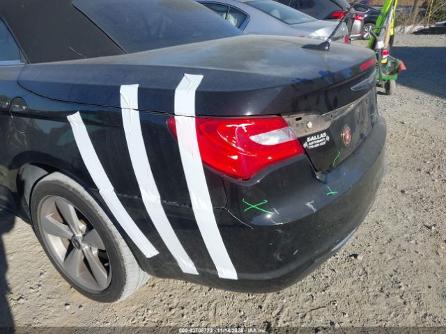 Chrysler 200 Touring Image 8