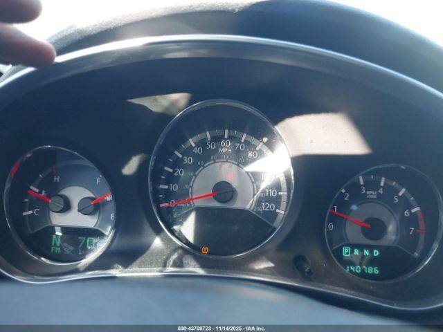 Chrysler 200 Touring Image 6