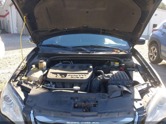 Chrysler 200 Touring Image 9