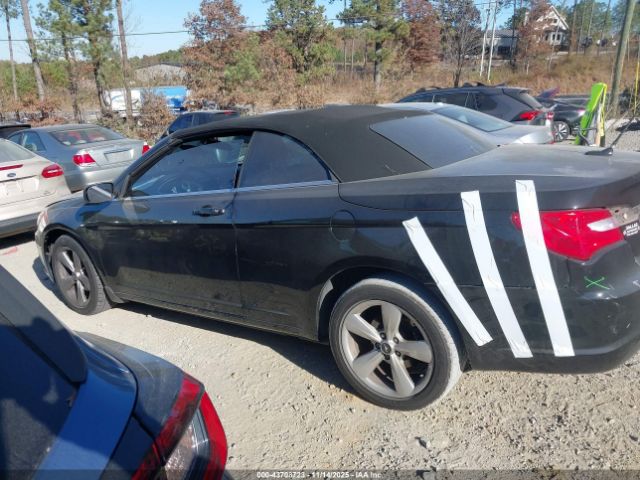 Chrysler 200 Touring Image 13