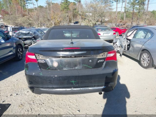 Chrysler 200 Touring Image 15