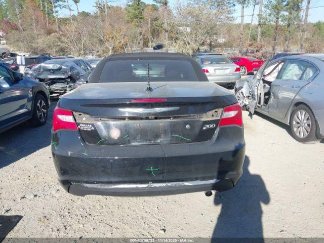 Chrysler 200 Touring Image 15