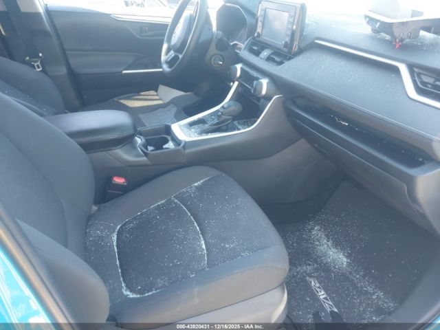 Toyota RAV4 Le Image 9