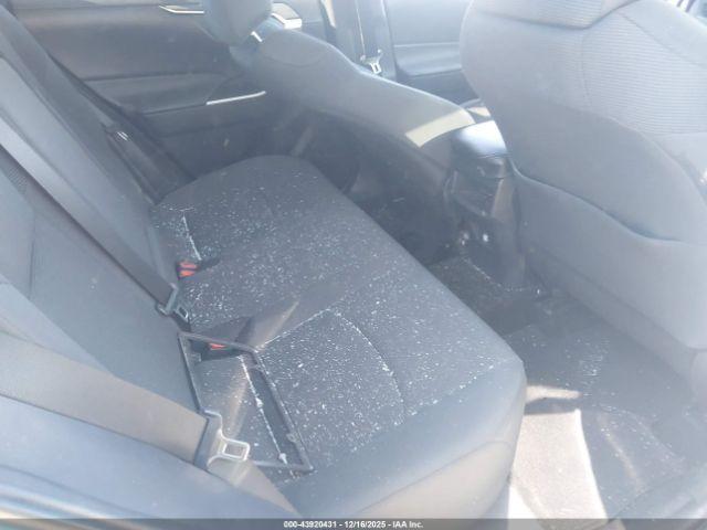 Toyota RAV4 Le Image 10