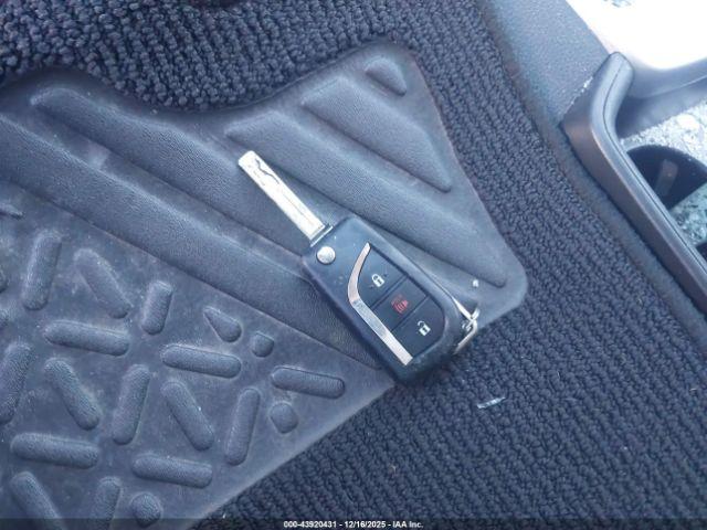 Toyota RAV4 Le Image 14