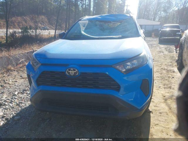 Toyota RAV4 Le Image 15