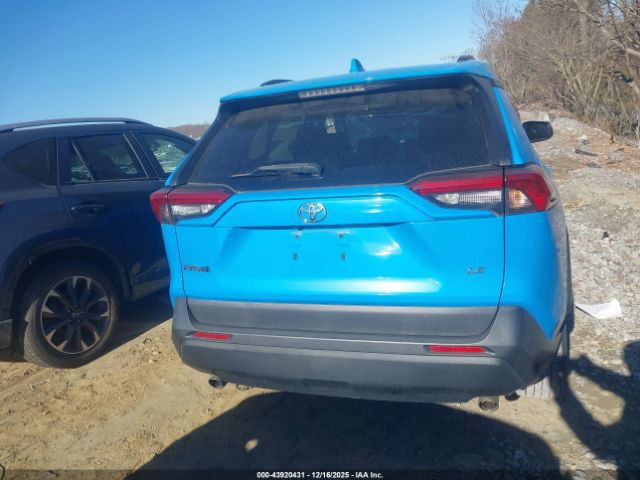 Toyota RAV4 Le Image 17