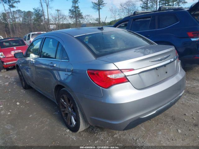 Chrysler 200 Touring Image 7
