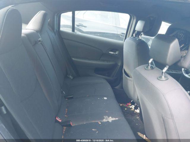 Chrysler 200 Touring Image 4