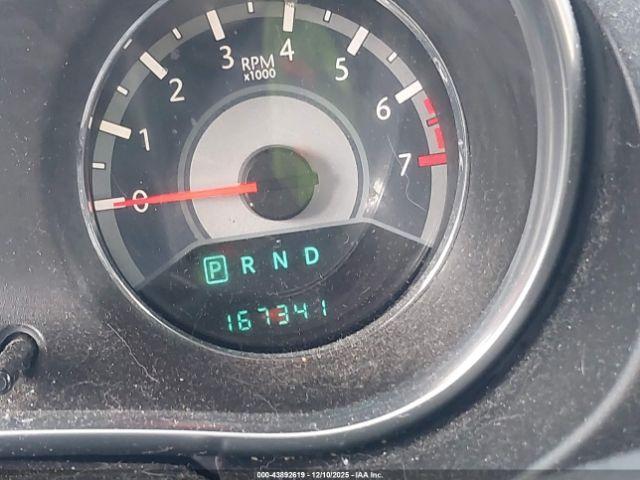 Chrysler 200 Touring Image 9