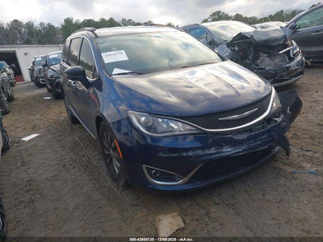  Salvage Chrysler Pacifica