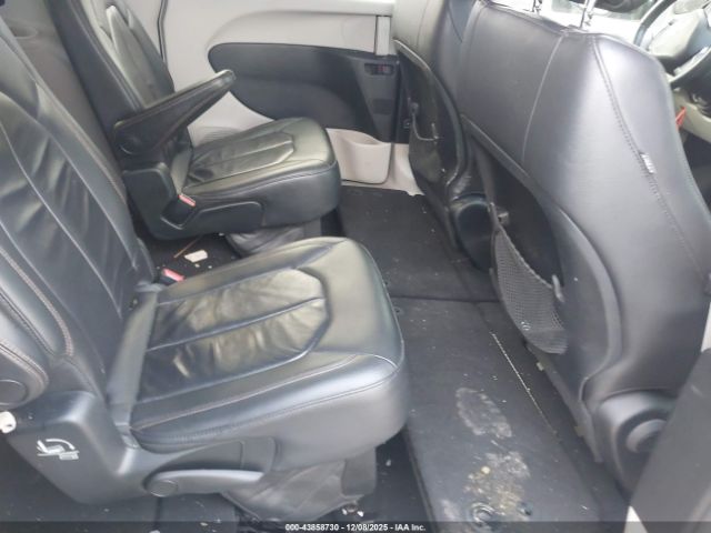 Chrysler Pacifica Touring-l Image 16