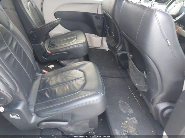 Chrysler Pacifica Touring-l Image 16