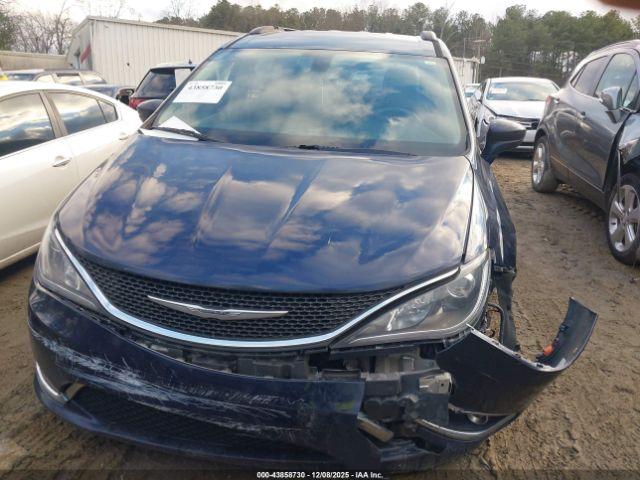 Chrysler Pacifica Touring-l Image 10