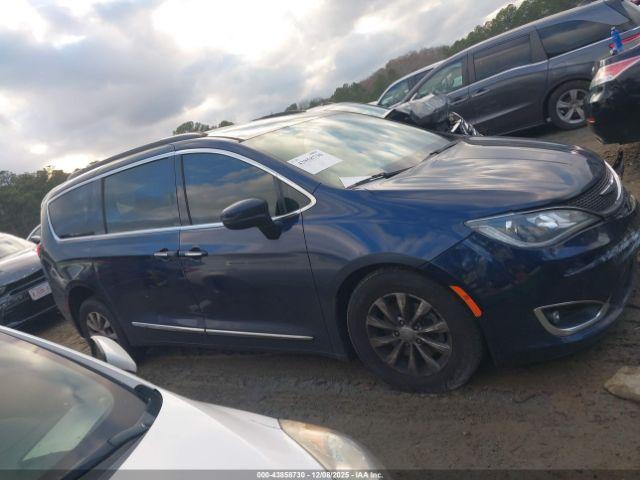 Chrysler Pacifica Touring-l Image 12