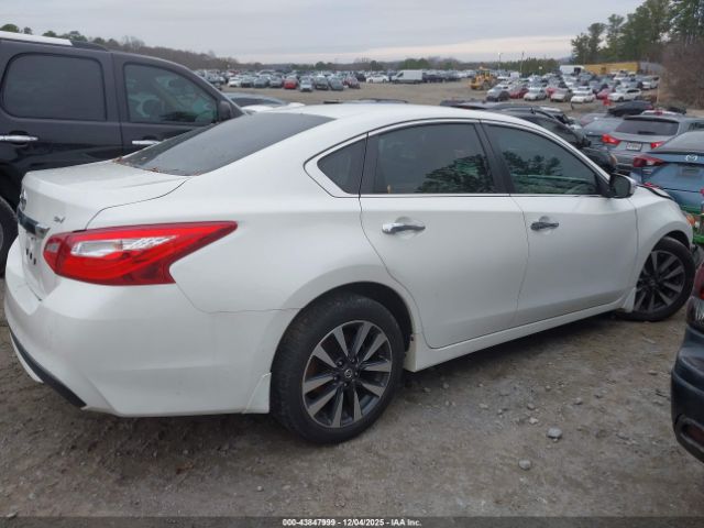 Nissan Altima 2.5 Sv Image 16