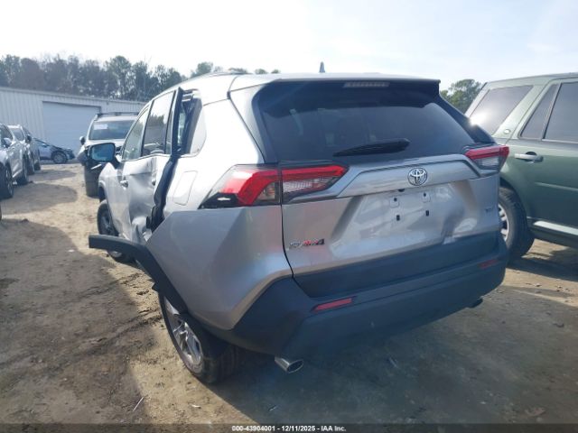 Toyota RAV4 Xle Image 2