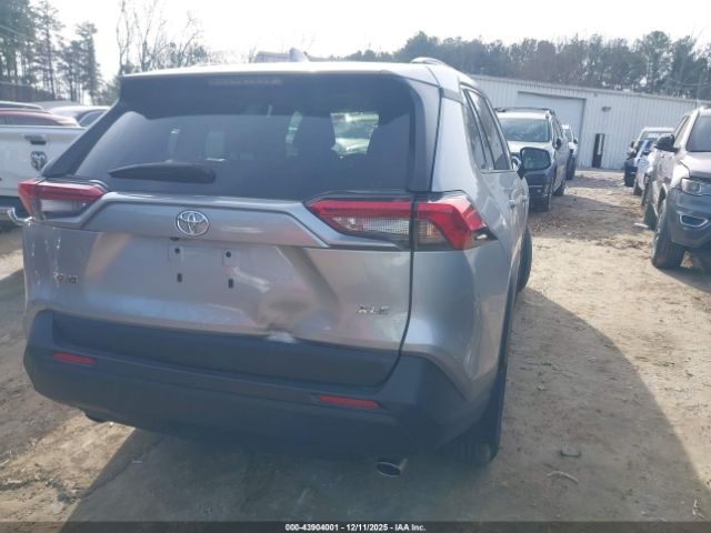 Toyota RAV4 Xle Image 8