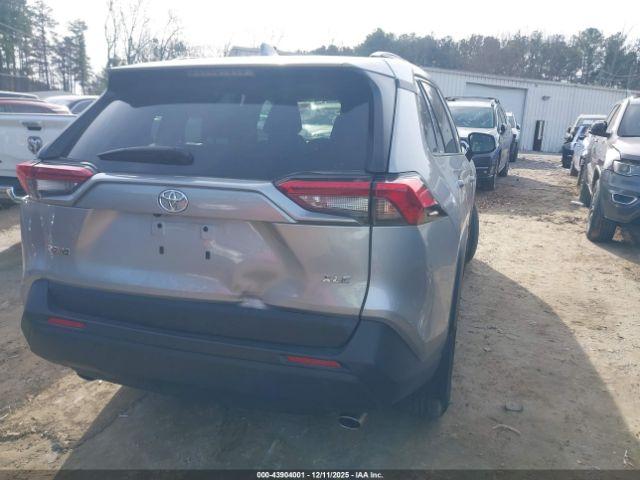 Toyota RAV4 Xle Image 8