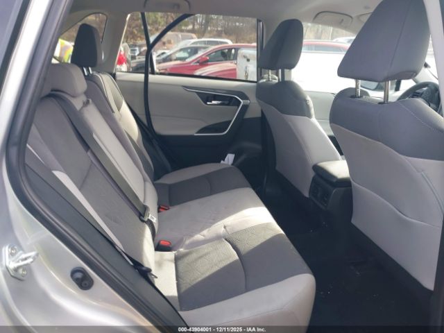 Toyota RAV4 Xle Image 6