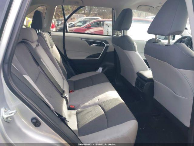 Toyota RAV4 Xle Image 6