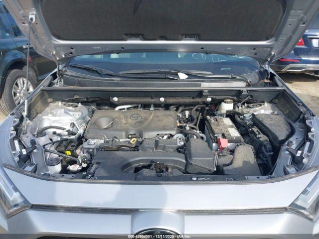 Toyota RAV4 Xle Image 10