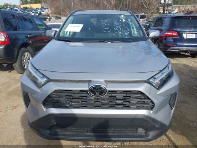 Toyota RAV4 Xle Image 12