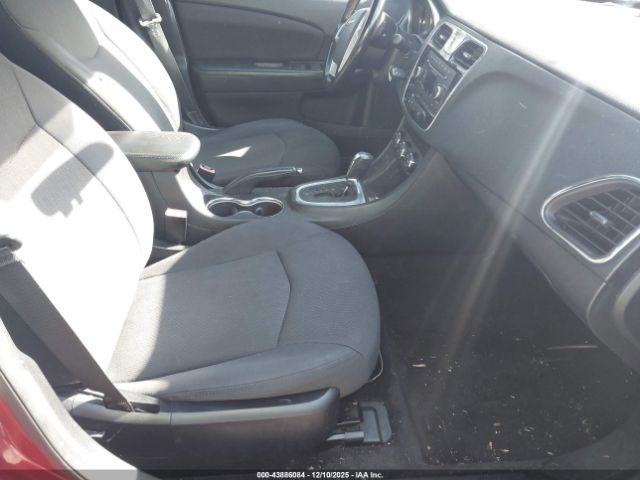 Chrysler 200 Touring Image 6