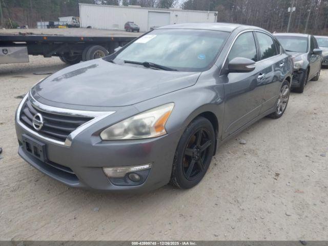 Nissan Altima 2.5 Sv Image 12