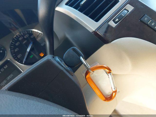 Cadillac Escalade Standard Image 10