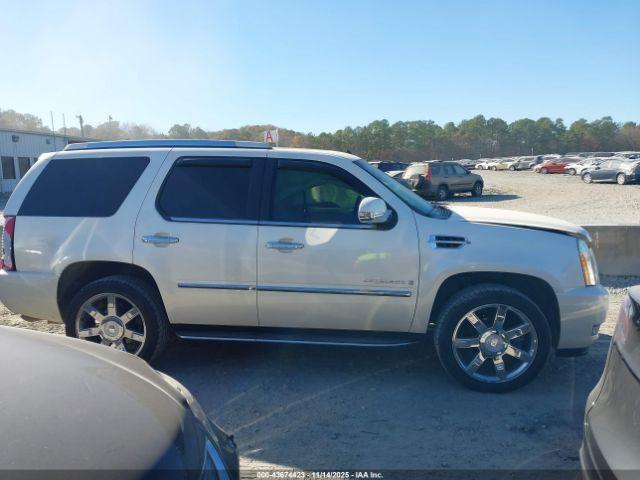 Cadillac Escalade Standard Image 6