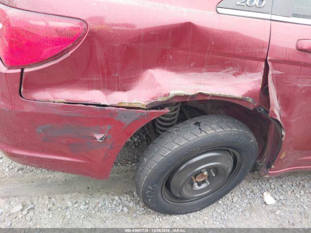 Chrysler 200 Touring Image 6