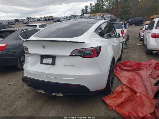 Tesla Model Y Performance Dual Motor All-wheel Drive Image 3