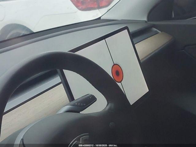 Tesla Model Y Performance Dual Motor All-wheel Drive Image 6