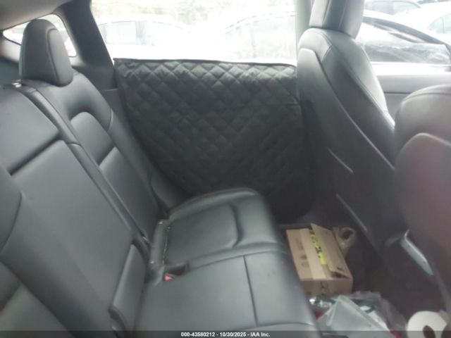 Tesla Model Y Performance Dual Motor All-wheel Drive Image 4