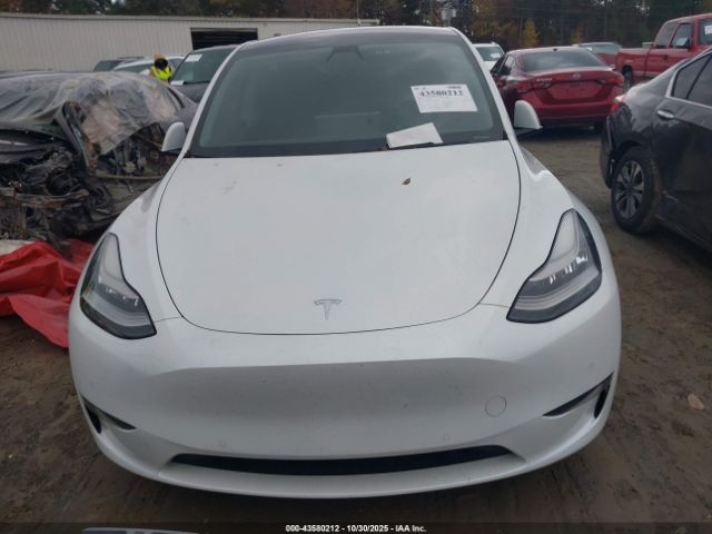 Tesla Model Y Performance Dual Motor All-wheel Drive Image 16