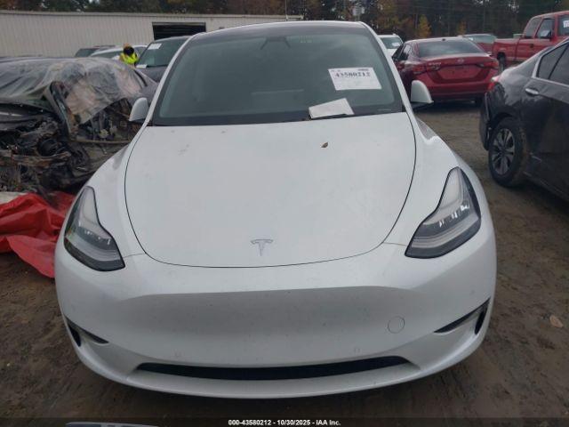 Tesla Model Y Performance Dual Motor All-wheel Drive Image 16