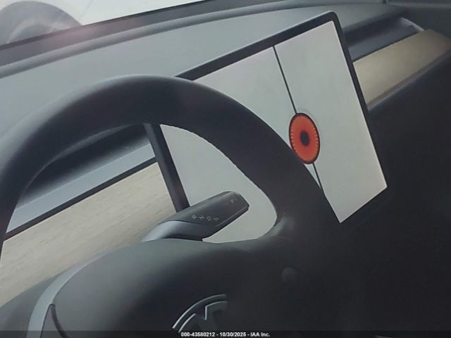 Tesla Model Y Performance Dual Motor All-wheel Drive Image 11