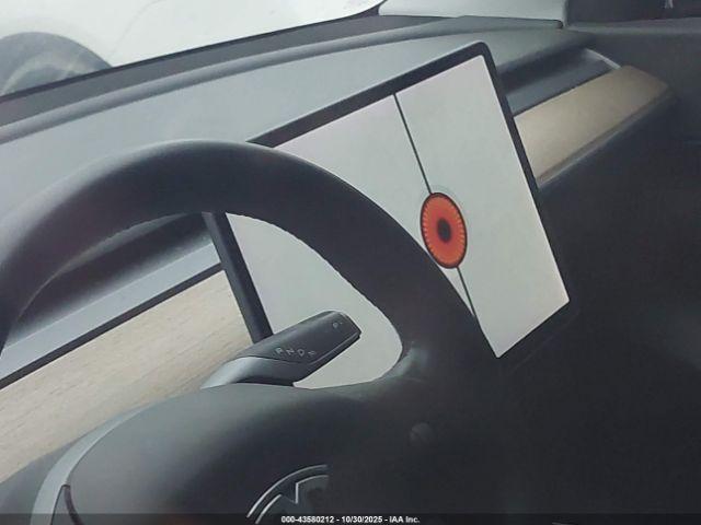 Tesla Model Y Performance Dual Motor All-wheel Drive Image 17