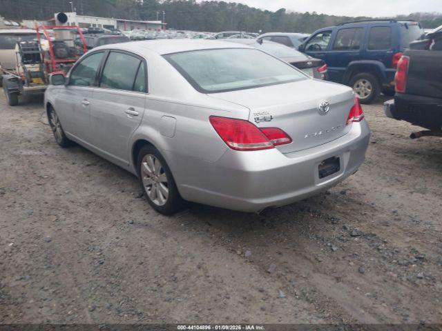 Toyota Avalon Xls Image 3