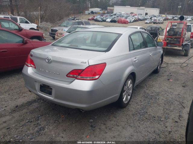 Toyota Avalon Xls Image 2